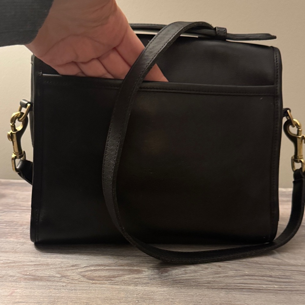Vintage Coach Court 9870 Black Leather Crossbody Bag with Gold Accents - Picture 7 of 13